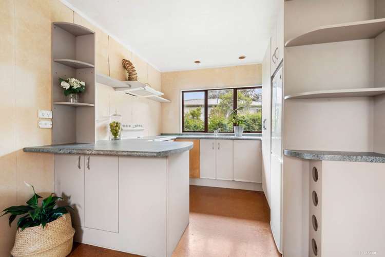 18 Triangle Road Massey_21