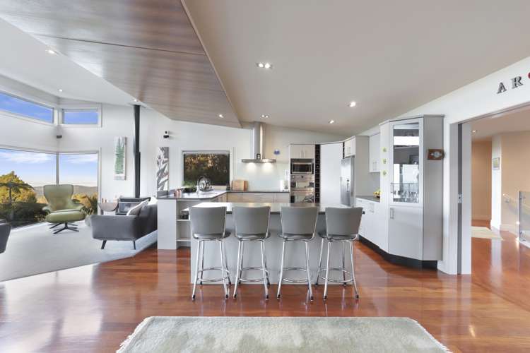 535 Scenic Drive Waiatarua_5