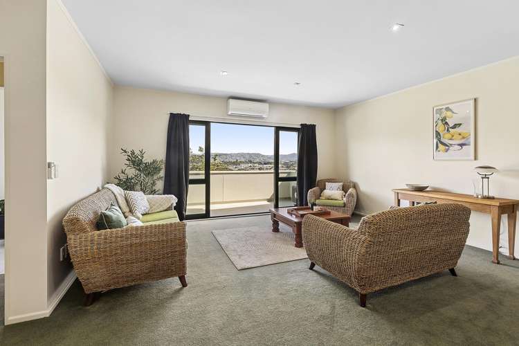 6 Mitika Way Strathmore Park_1