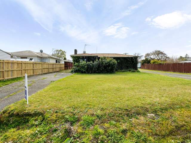 9 and 9A Mabian Crescent Deanwell_3