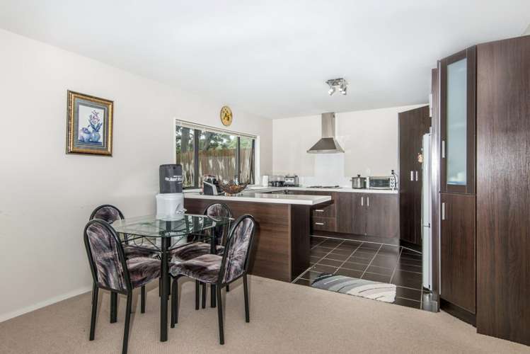 17 Riverglade Parkway Te Atatu South_9