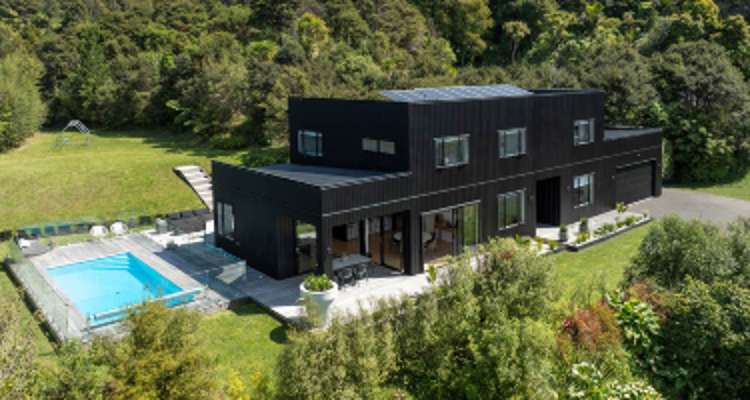 323h Huia Road_0