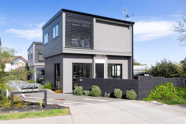 Stylish Freestanding Home in Heart of Howick