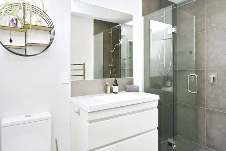 8/21 Blakes Road Belfast_12