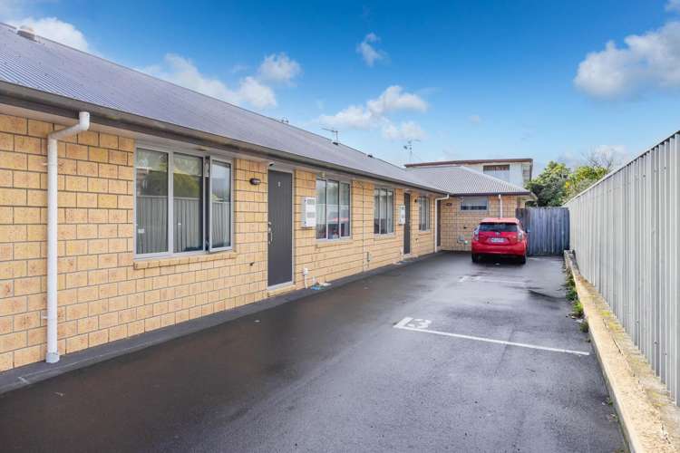 2/3 June Place Hamilton East_32