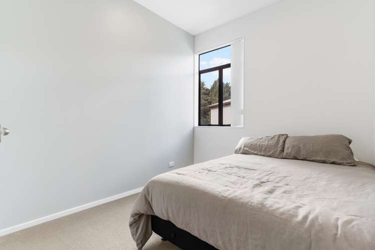 2/12 Herons Way Northcote_9