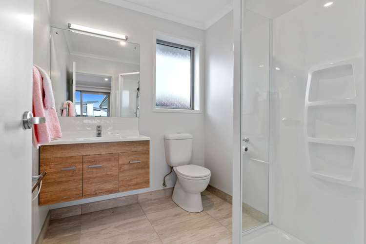 22 Olney Court One Tree Point_10