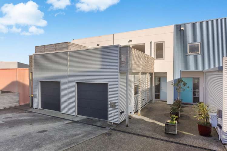 77 Saddleback Grove Karori_13