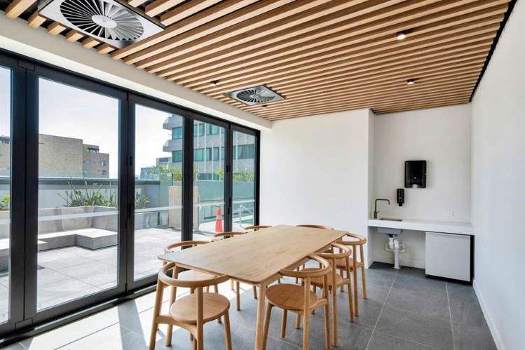 1607/10 Commerce Street City Centre_17