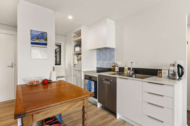 4F/11 Newtown Ave_2