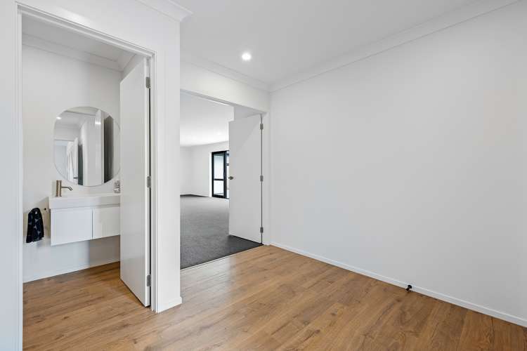 8 Mcquillan Avenue Woodend_12