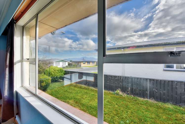 6 Dale Crescent Gore Surrounds_16