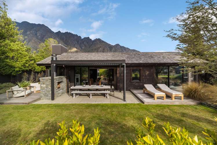 7 Reading Court Jacks Point_17