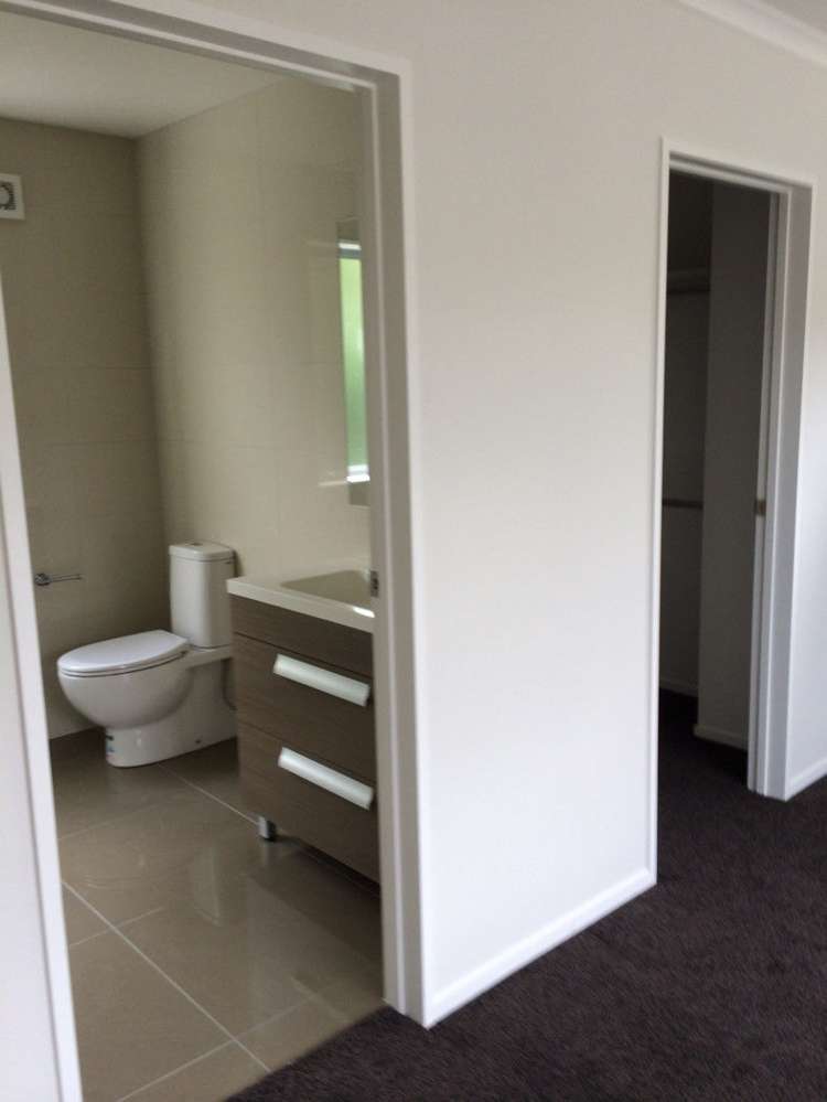 3207b Great North Road New Lynn_12