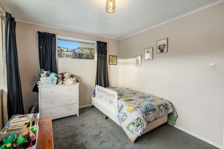 2 Dale Crescent Gore Surrounds_20