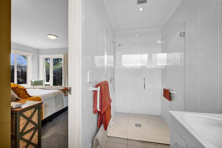 29d Baring Terrace Strandon_17