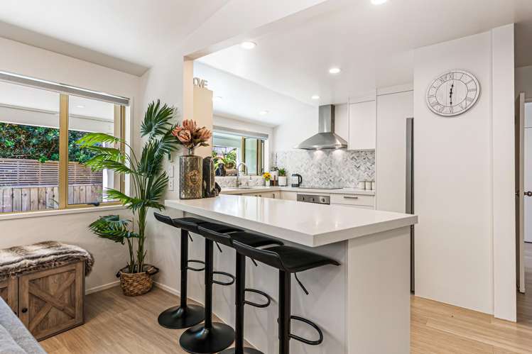 484 Beach Road Murrays Bay_11