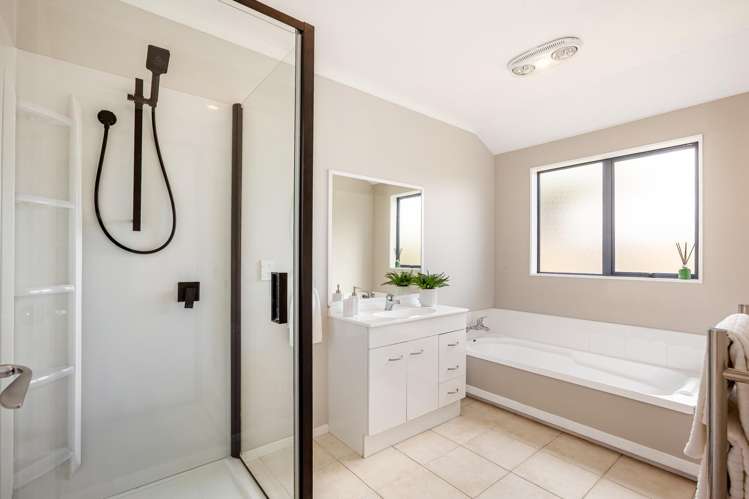 25 James Nairn Grove Riverstone Terraces_13