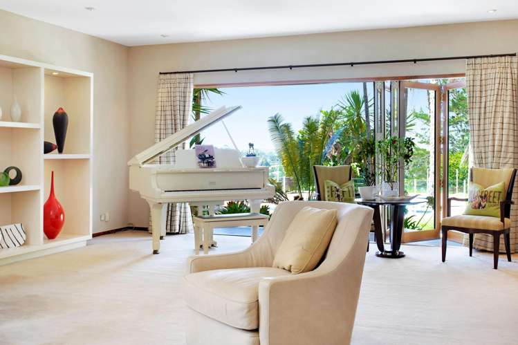 131 Point View  Drive East Tamaki Heights_11