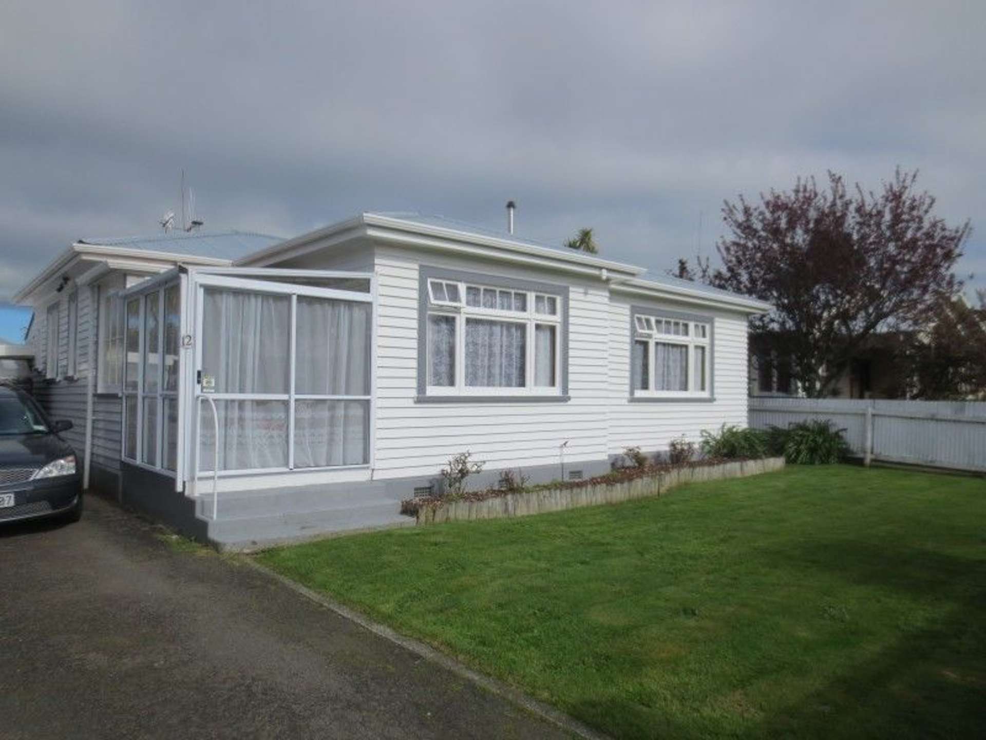 12 Burns Avenue Takaro_0