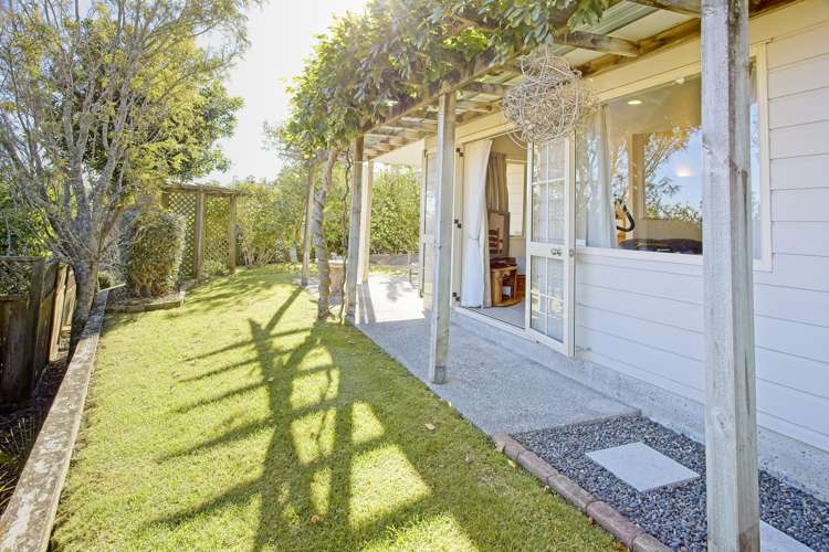 2/30 Sunset Road Unsworth Heights_8