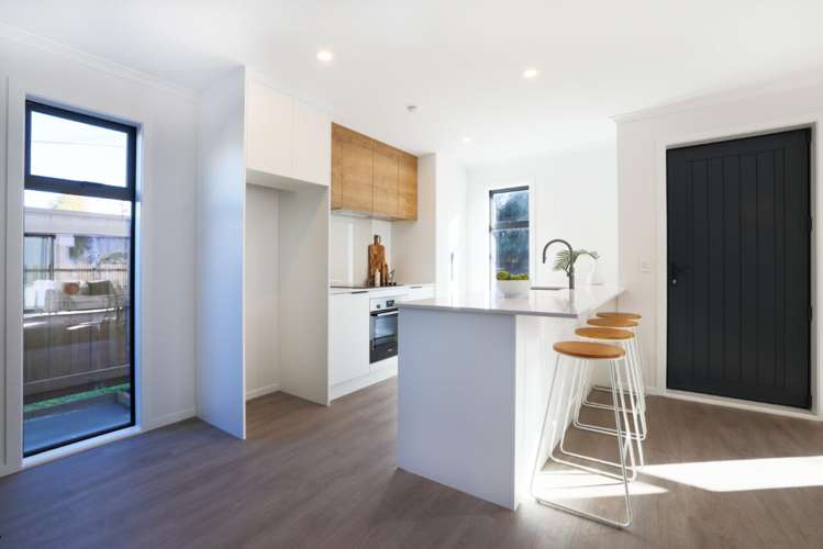 994-996 Taita Drive_3