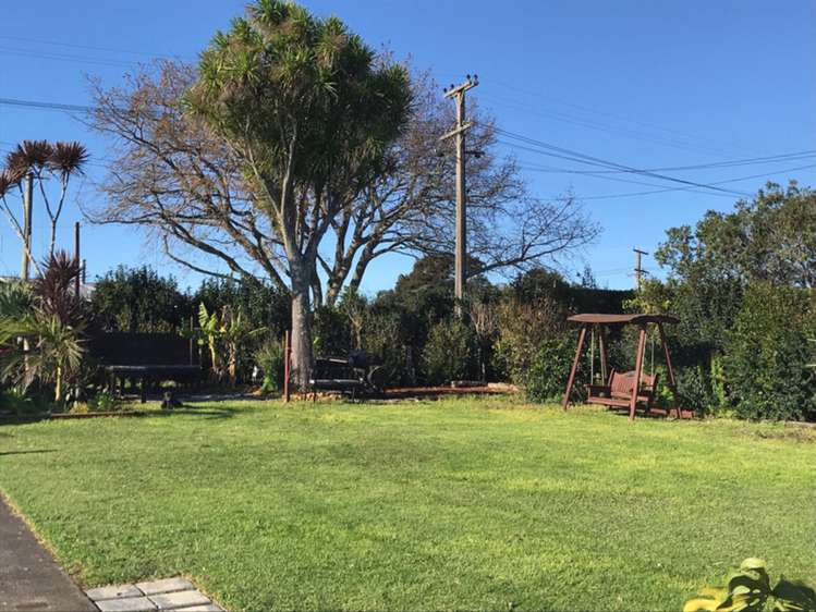 5 Third Avenue Orere Point_16