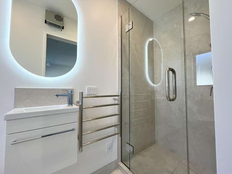 2/111 Neville Street 10222_9