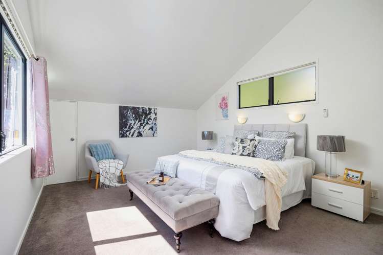 2/32 Tamahere Drive Glenfield_13