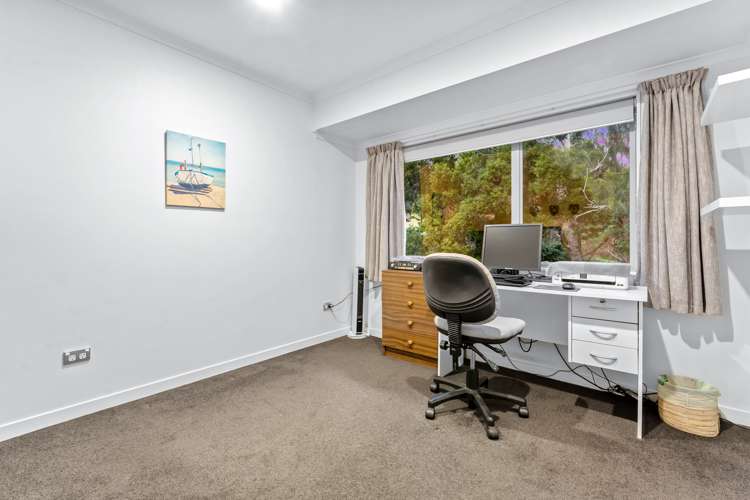 8 Baverton Drive Flat Bush_21