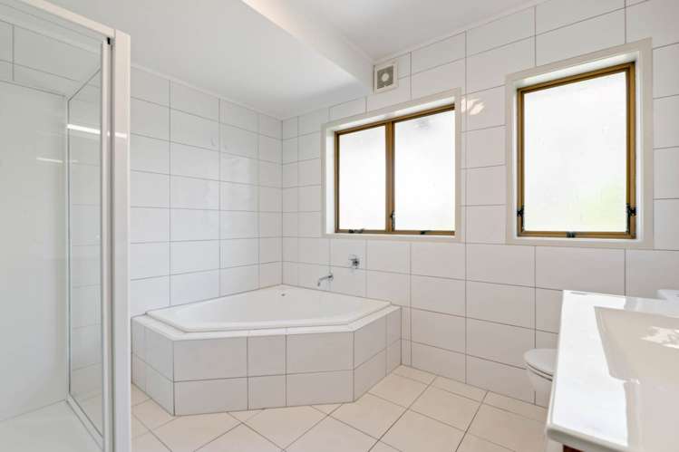 10 Commodore Parry Road Castor Bay_9