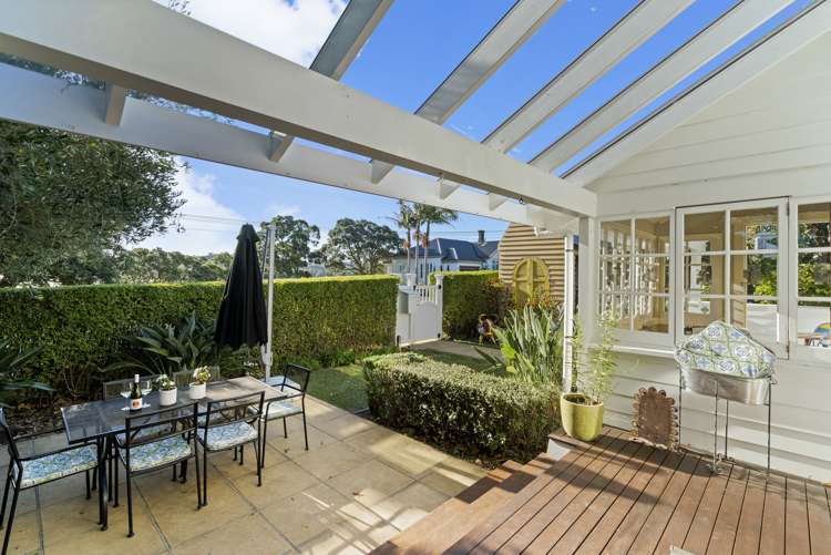 19 Queen Street Northcote Point_16