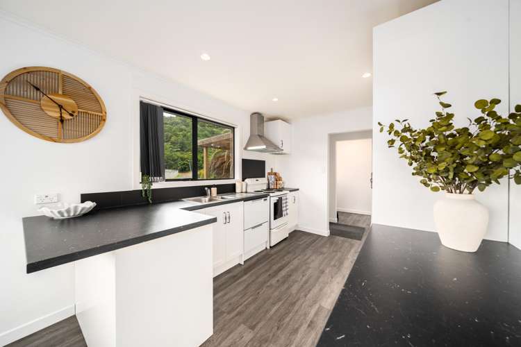 47 Antrim Crescent Wainuiomata_6