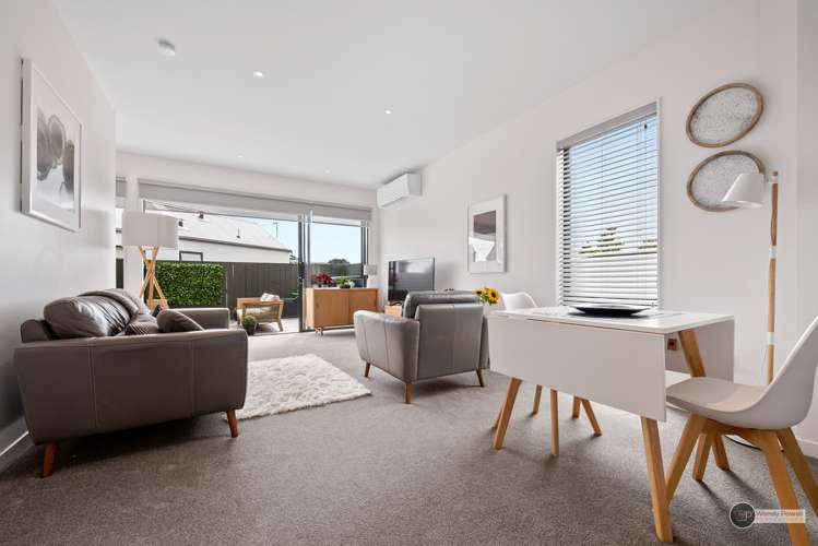 15/6 Oswald Crescent Paparangi_3