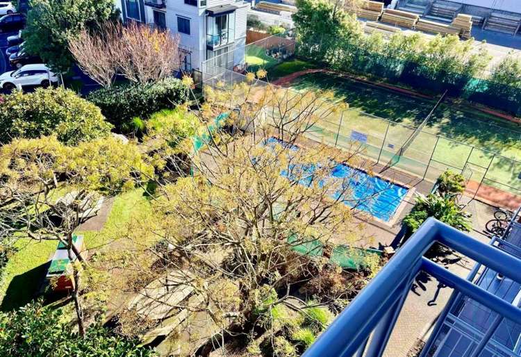 4D/10 Crown Lynn Place New Lynn_15
