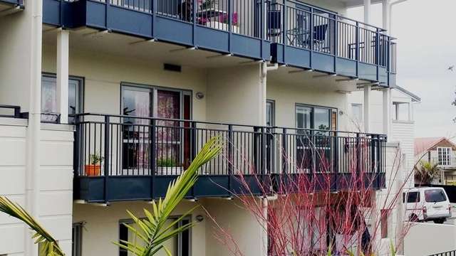 B7/71 Spencer Road Oteha_3