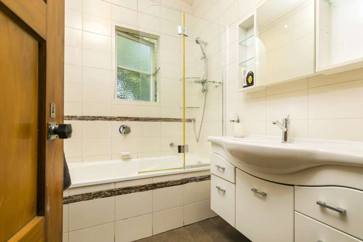 1/235 Lake Road Belmont_14