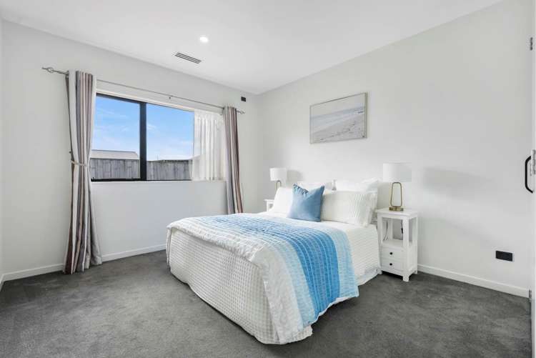 14 Leebank Crescent Riverhead_24