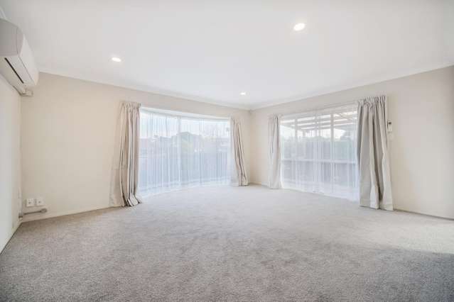 2/12 Astoria Place 10690_1