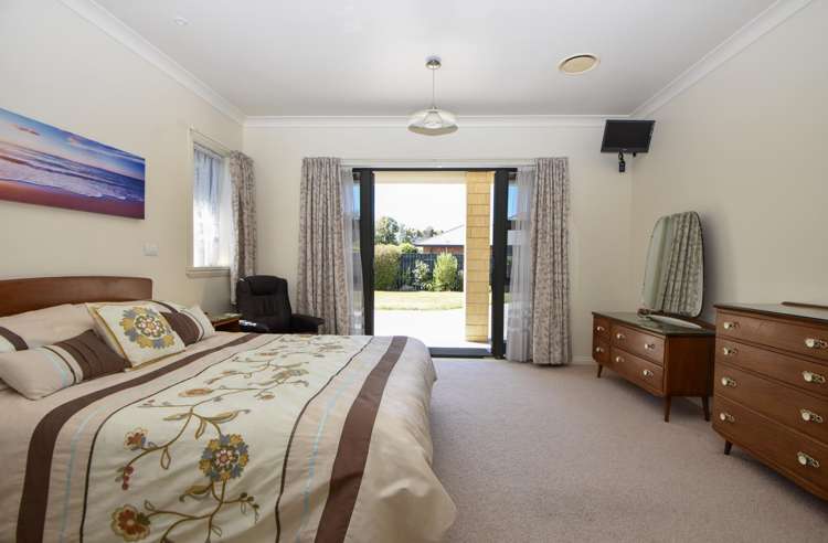 39 Armstrong Avenue Carterton_11