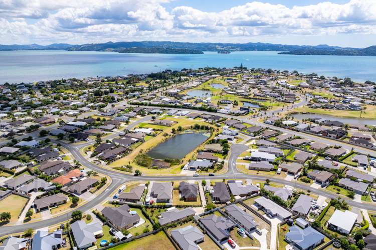 20 Kowi Lakes Drive One Tree Point_28