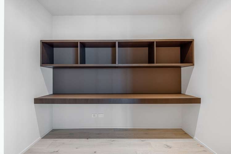 5002/10 Commerce Street 10015_15