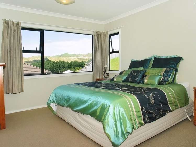 32 Te Puia Drive Aotea_7