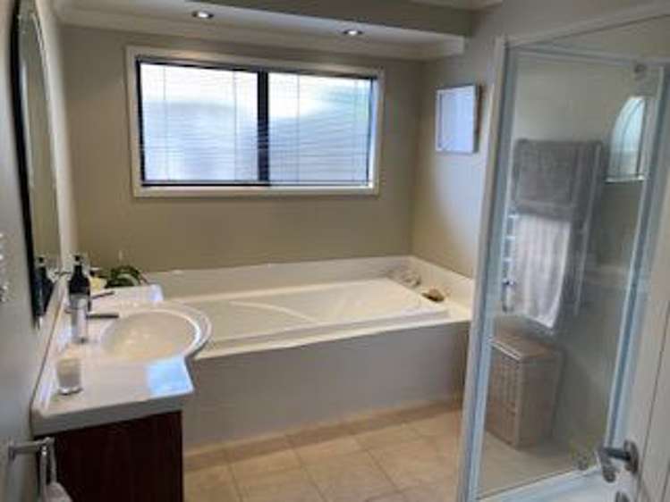 3c Kinross Drive Merrilands_16