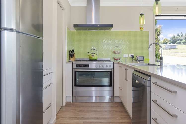 2 Raptor Way Welcome Bay_23