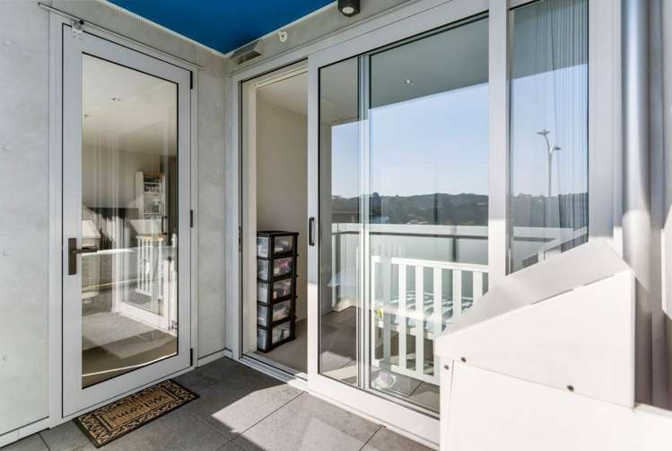 102/27 Don Mckinnon Drive Albany_6