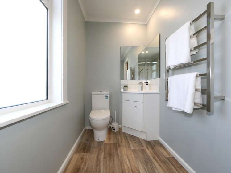 705 Collinge Road Mayfair_10