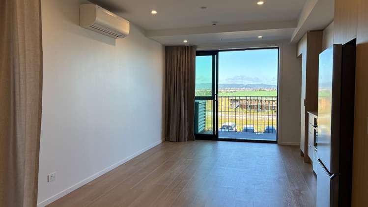 201/2B Te Ara Taurapa Point Chevalier_1