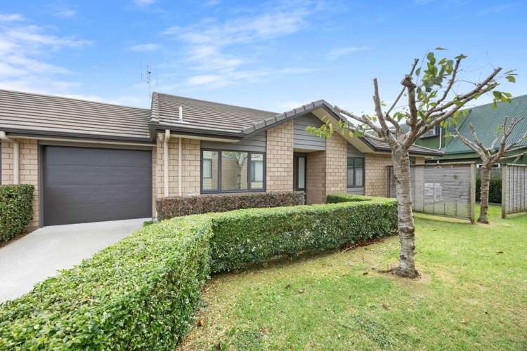 24 Royalle Mews Botany Downs_12