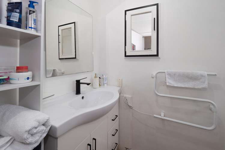 2/42 Aitken Street Ashburton_10